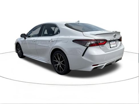 Used 2024 Toyota Camry SE image 5