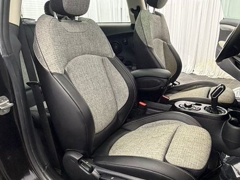 Used 2020 MINI Cooper SE w/ 6.5" Touchscreen Package FWD image 19