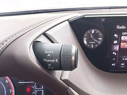 Used 2021 Lexus ES 300h w/ Premium Package image 27