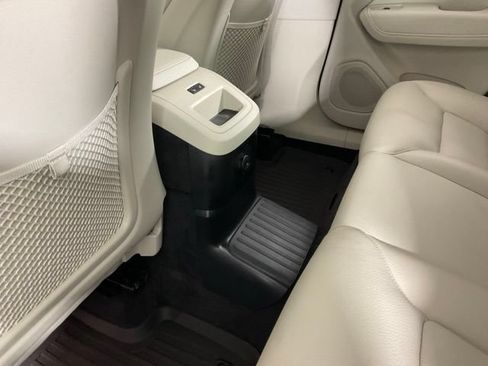 Certified 2024 Volvo XC60 T8 Plus w/ Protection Package Premier AWD/4WD image 17