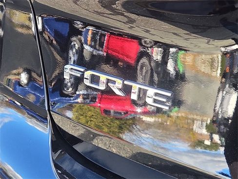 Used 2018 Kia Forte LX w/ LX Popular Package image 11