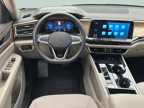 Used 2025 Volkswagen Atlas SE AWD/4WD image 11