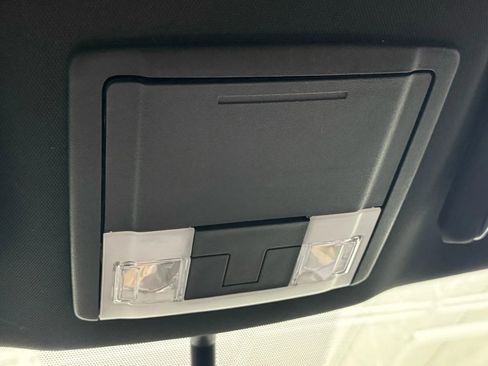 Used 2017 Ford Explorer XLT w/ Equipment Group 202A FWD image 30