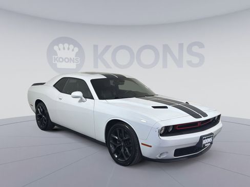 Used 2019 Dodge Challenger SXT w/ Plus Package image 10