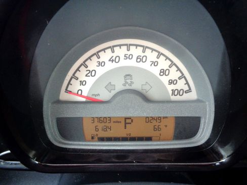 Used 2015 smart fortwo Coupe image 3