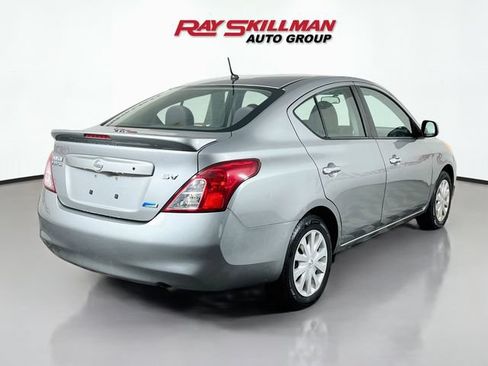 Used 2013 Nissan Versa SV FWD image 4