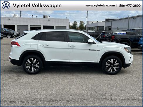 Used 2020 Volkswagen Atlas Cross Sport SE image 2
