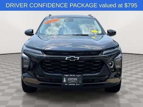 Used 2024 Chevrolet Trax ACTIV w/ Sunroof Package FWD image 2