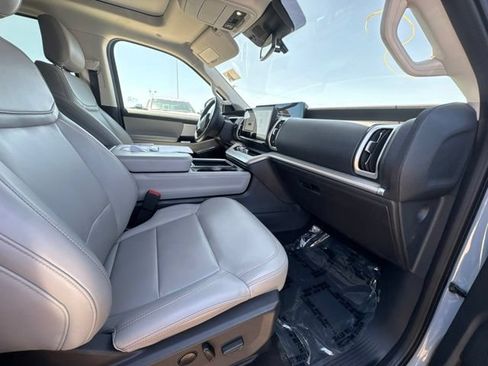 Used 2025 Ford Expedition Active AWD/4WD image 11
