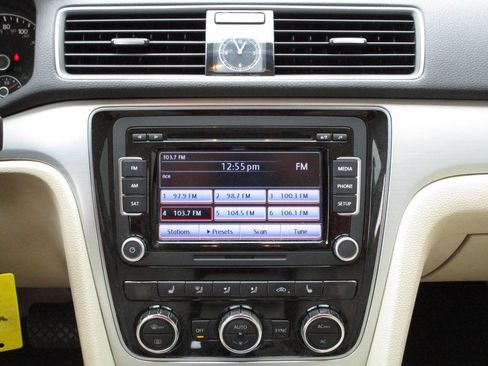 Used 2012 Volkswagen Passat 2.5 SE image 18