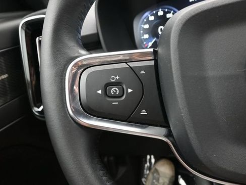 Used 2019 Volvo XC40 T5 Momentum AWD/4WD image 24