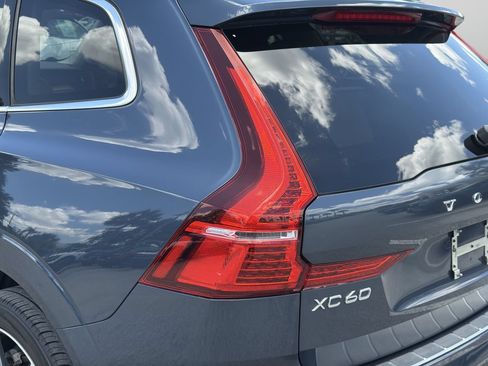 Used 2021 Volvo XC60 T6 Momentum AWD/4WD image 7