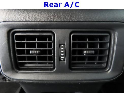 Used 2019 Toyota RAV4 XLE Premium image 31