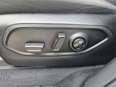 Used 2023 Jeep Grand Cherokee L Laredo image 11