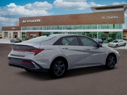 Used 2026 Hyundai Elantra Sport image 8