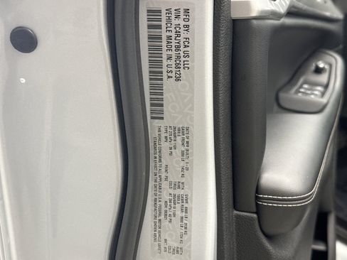 Used 2024 Jeep Grand Cherokee Limited 4xe AWD/4WD image 24