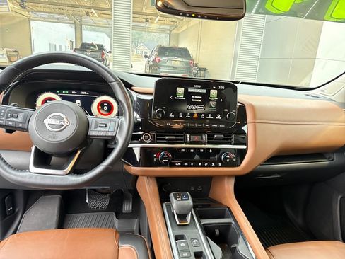 Used 2022 Nissan Pathfinder Platinum w/ Cargo Package image 24