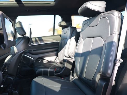 New 2025 Jeep Grand Cherokee L Overland image 30