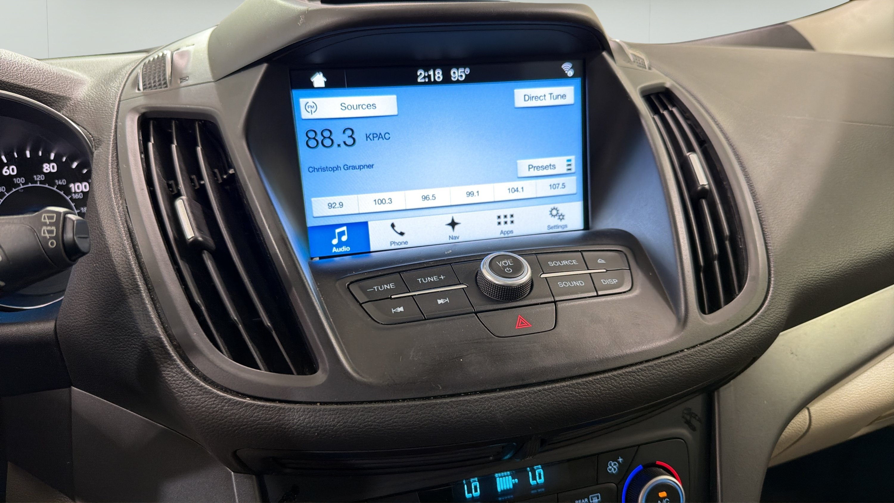 Used 2018 Ford Escape SE w/ SE Sync 3 Package AWD/4WD image 18