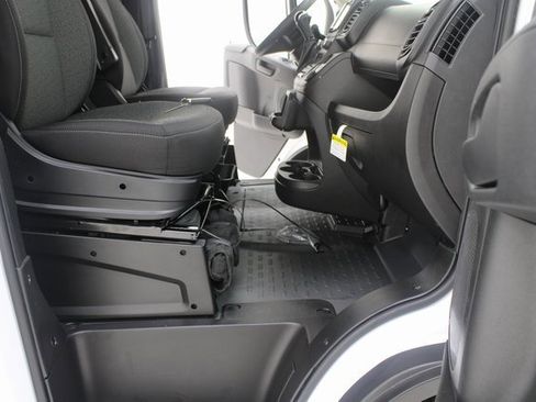 Used 2025 RAM ProMaster 2500 w/ Storage Group image 18