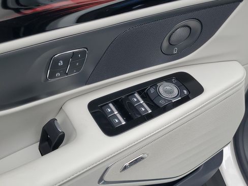 New 2026 Lincoln Nautilus Reserve w/ Jet Appearance Package image 9