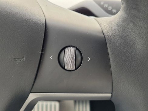 Used 2022 Tesla Model Y Performance image 12