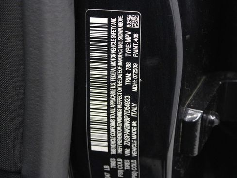 Used 2023 Alfa Romeo Stelvio Estrema image 42