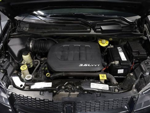 Used 2018 Dodge Grand Caravan SE FWD image 26