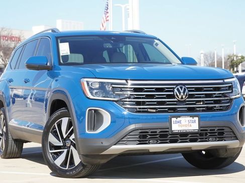 Used 2025 Volkswagen Atlas SEL image 2