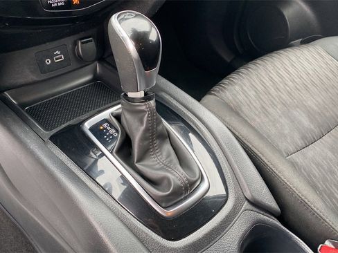 Used 2019 Nissan Rogue S image 25