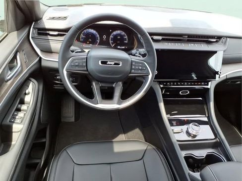 New 2026 Jeep Grand Cherokee Limited AWD/4WD image 13