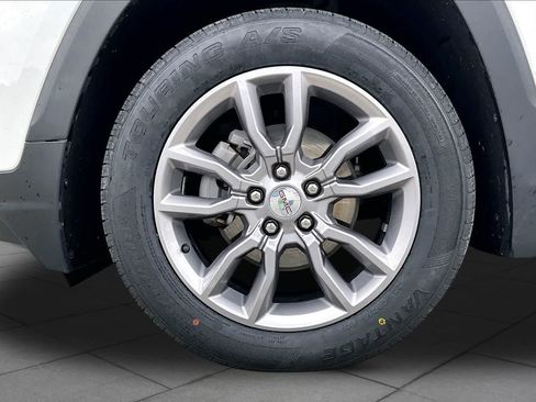 Used 2024 GMC Terrain SLT AWD/4WD image 11