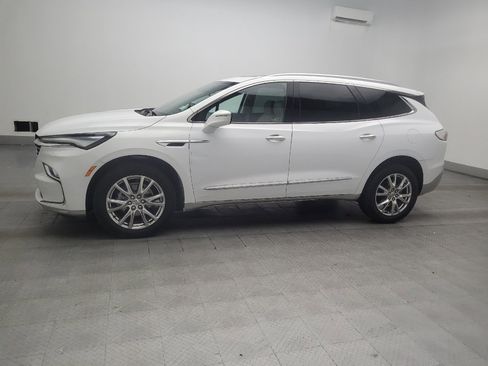 Used 2023 Buick Enclave Essence w/ Experience Buick Package FWD image 2