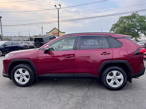 Used 2019 Toyota RAV4 XLE AWD/4WD image 4