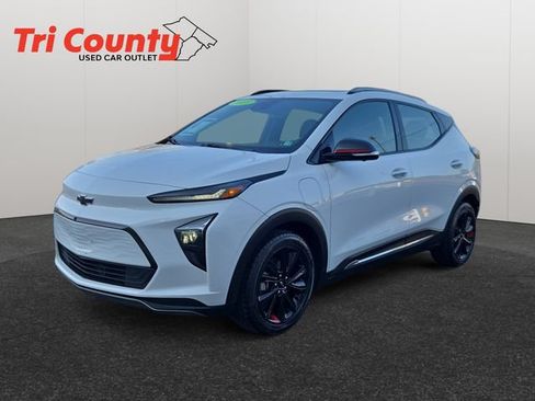 Used 2023 Chevrolet Bolt EUV Premier w/ Sun & Sound Package FWD image 3