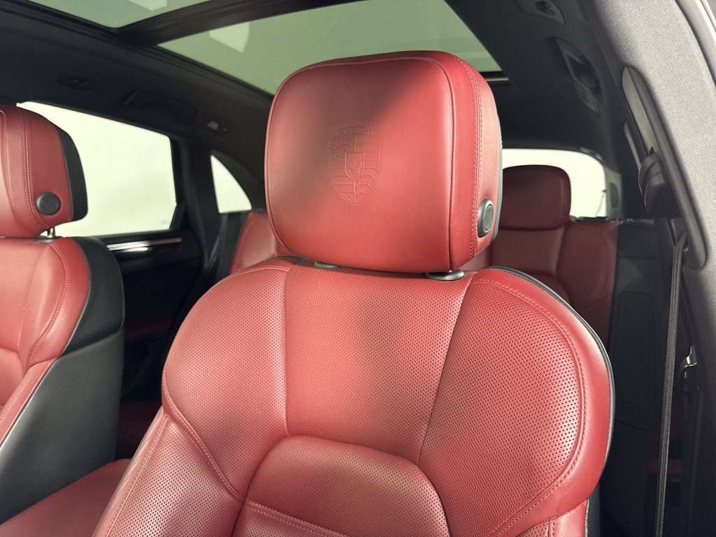 Certified 2023 Porsche Macan AWD/4WD image 40