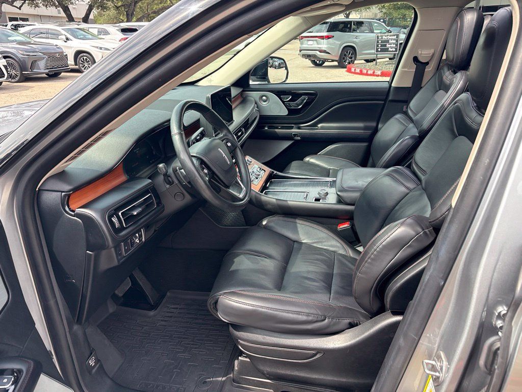 Used 2020 Lincoln Aviator Reserve w/ Equipment Group 201A RWD image 17