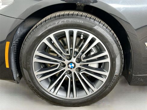 Used 2019 BMW 530i xDrive w/ Convenience Package image 32