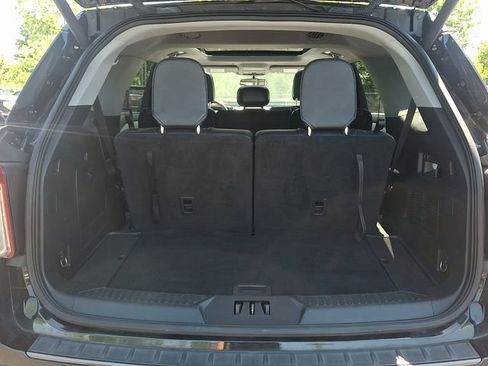 Used 2022 Ford Explorer XLT w/ Equipment Group 202A AWD/4WD image 35
