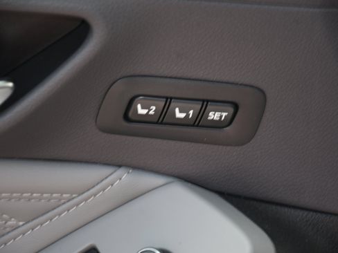 Used 2019 Toyota Avalon Limited w/ Advanced Safety Package FWD image 13