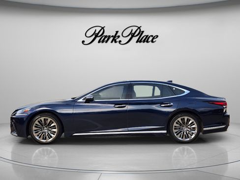 Certified 2020 Lexus LS 500 w/ Accessory Package (Z2) RWD image 2