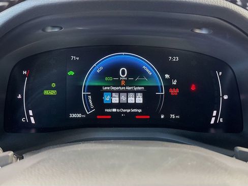 Used 2025 Toyota Camry SE image 34