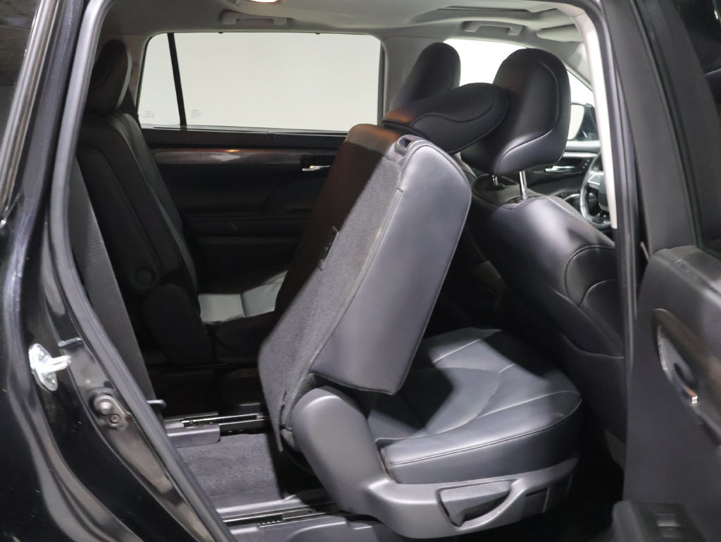 Used 2024 Toyota Highlander Limited AWD/4WD image 20