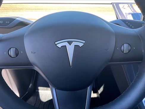 Used 2025 Tesla Model Y Long Range AWD/4WD image 30