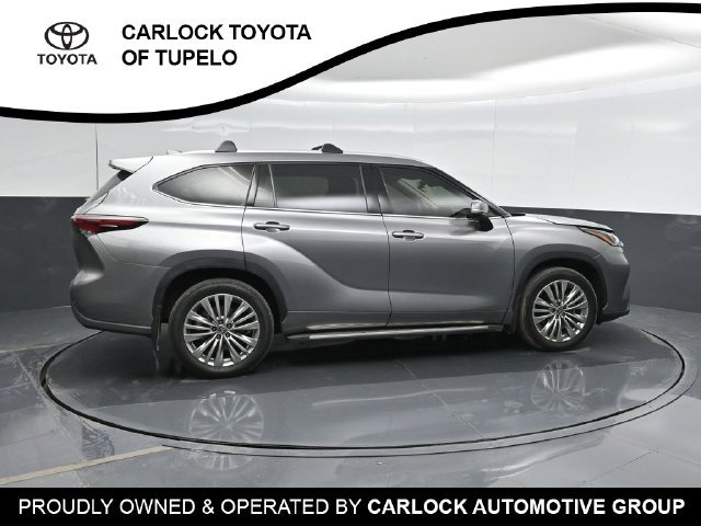 Used 2025 Toyota Highlander Platinum AWD/4WD image 4