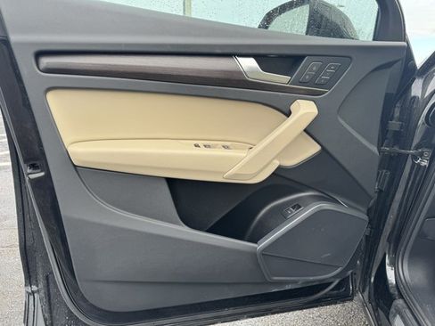 Used 2023 Audi Q5 2.0T Premium w/ Convenience Package image 9