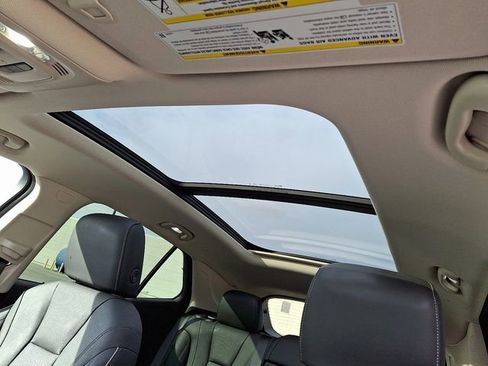 Used 2021 Buick Envision Essence w/ Technology Package I image 17