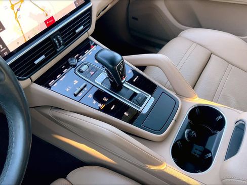 Used 2019 Porsche Cayenne image 16