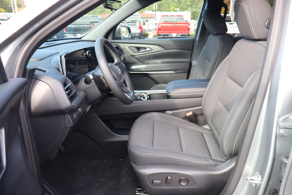 New 2027 Chevrolet Traverse LT w/ Midnight/Sport Edition AWD/4WD image 5