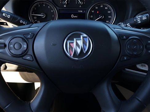 Used 2020 Buick Enclave Essence image 21